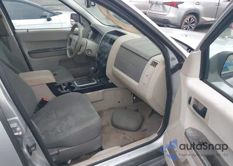 2011 Ford Escape Xls z USA, uszkodzony, nr VIN 1FMCU0C73BKB19965